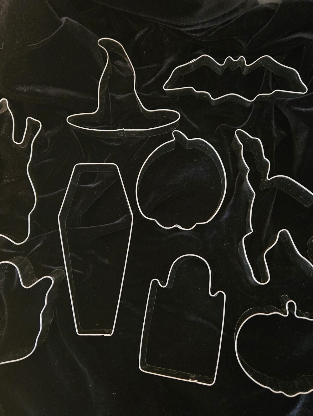 Halloween 9 Metal Spooky Cookie Cutter Set:Ghosts Coffin Tombstone Bat Witch Hat